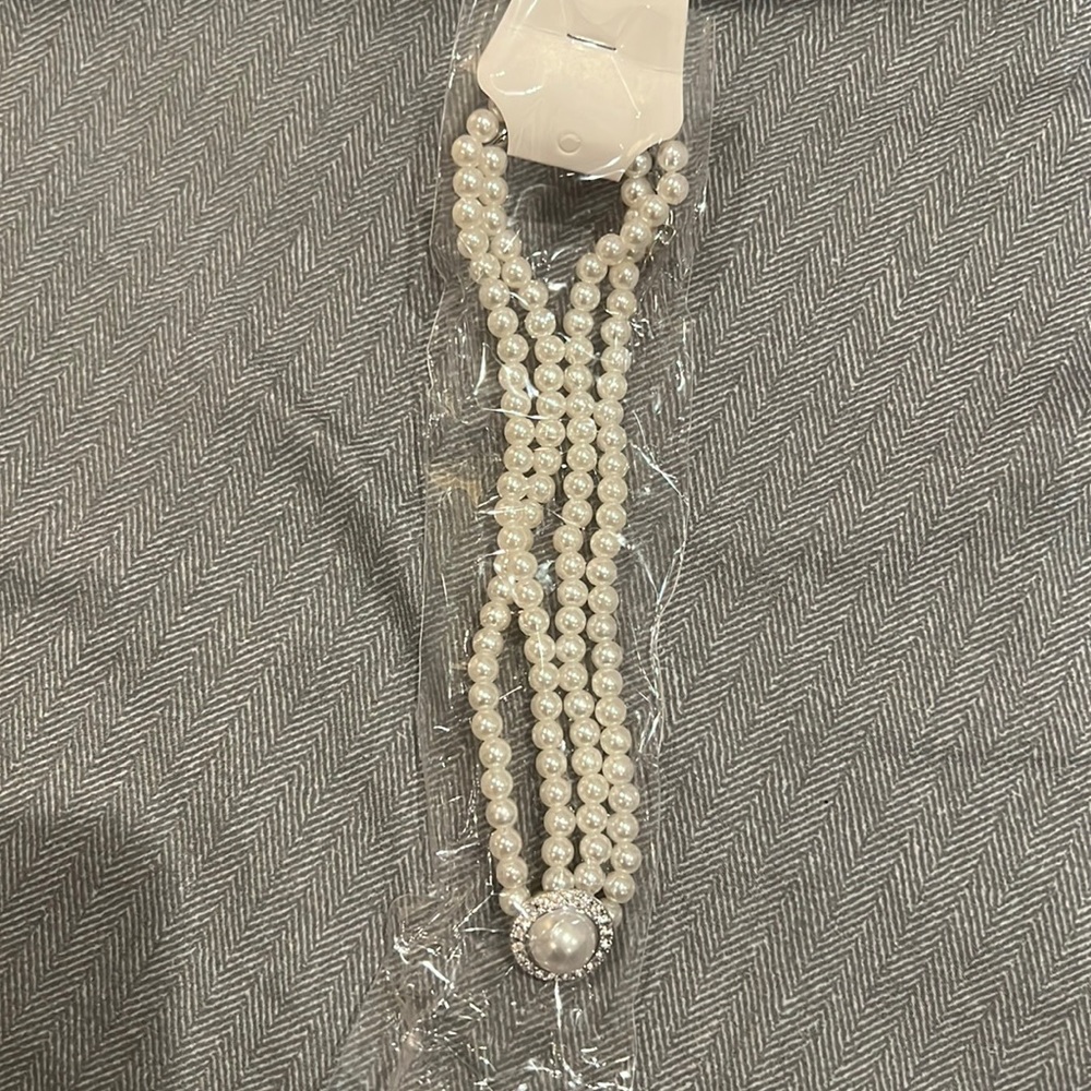 Cute pearl choker necklace